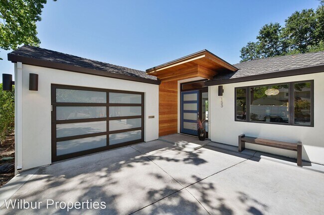 Building Photo - 3 br, 2 bath House - 153 Lois Lane