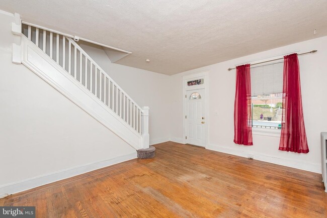 Building Photo - 3410 Wilkens Ave