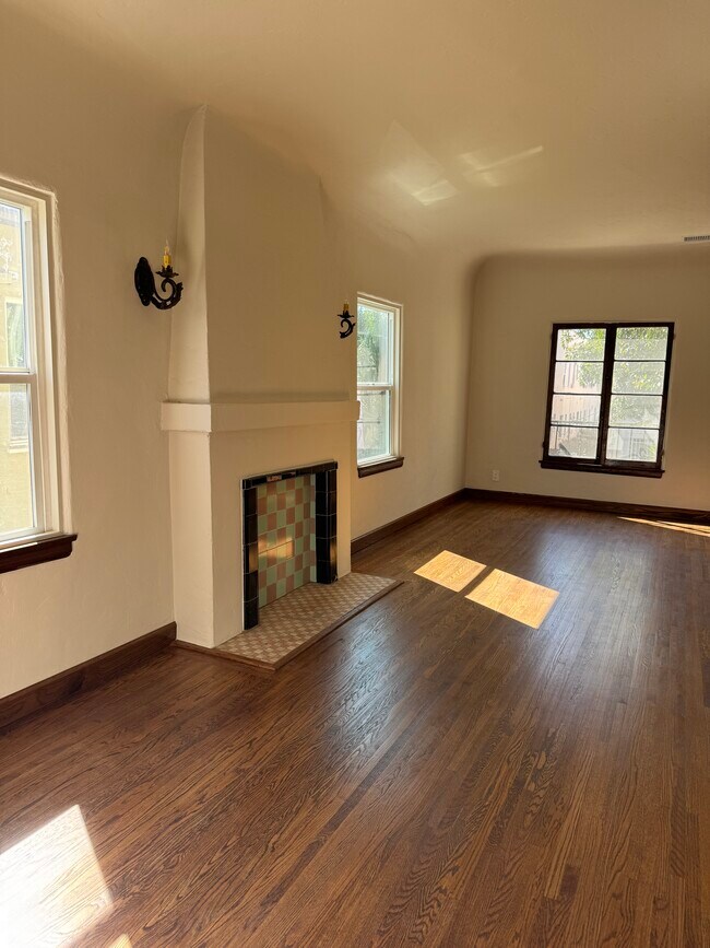 Foto del edificio - 458 N Genesee Ave