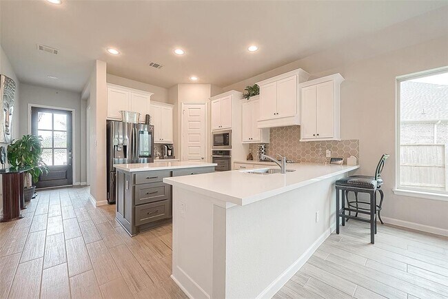 Building Photo - 5066 Morrison Dr