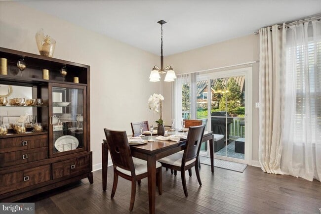 Building Photo - 1215 Benjamin Dr