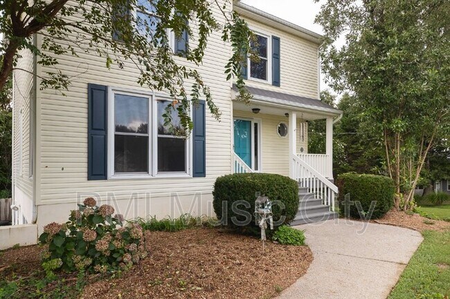 Building Photo - 1018 Rivermont Ct