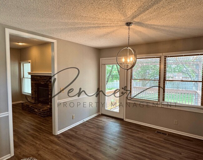 Foto del edificio - 1530 NE Stonewood Dr