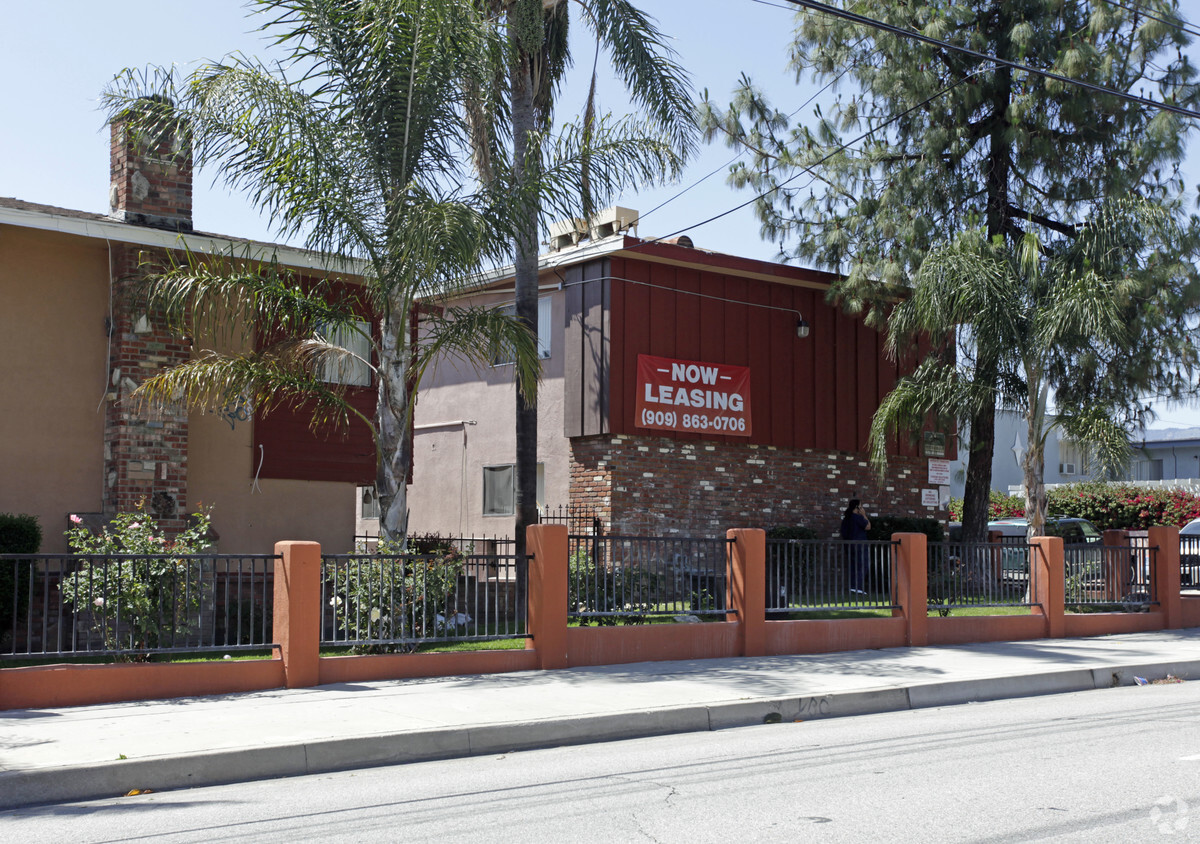 Building Photo - Victoria Apartments