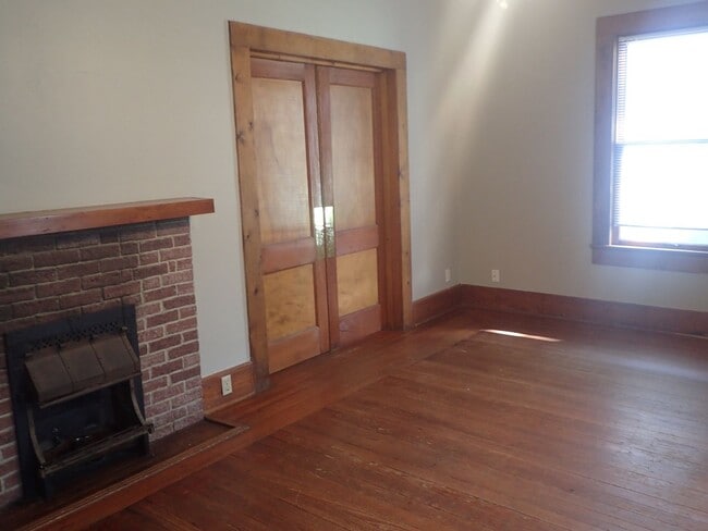 Building Photo - 4911 Worth St #2