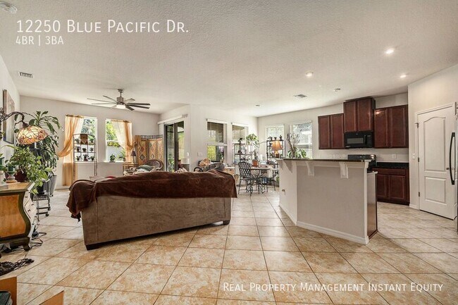 Foto del edificio - 12250 Blue Pacific Dr