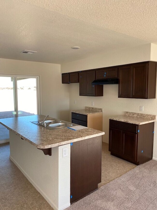 Foto del edificio - Corner Lot