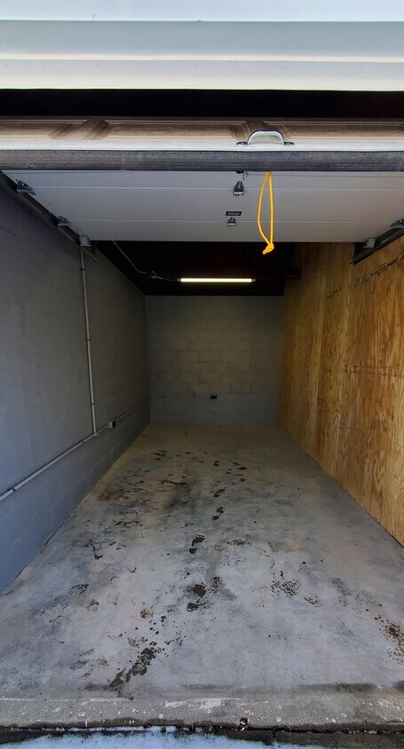 Building Photo - 137 Adams St