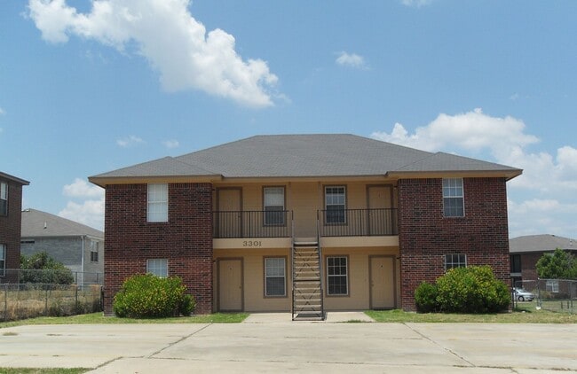 Building Photo - 3301 Barcelona Dr
