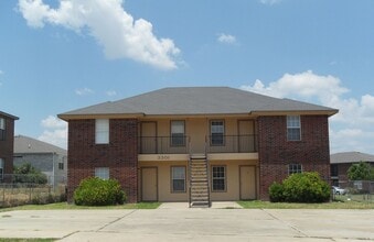 Building Photo - 3301 Barcelona Dr