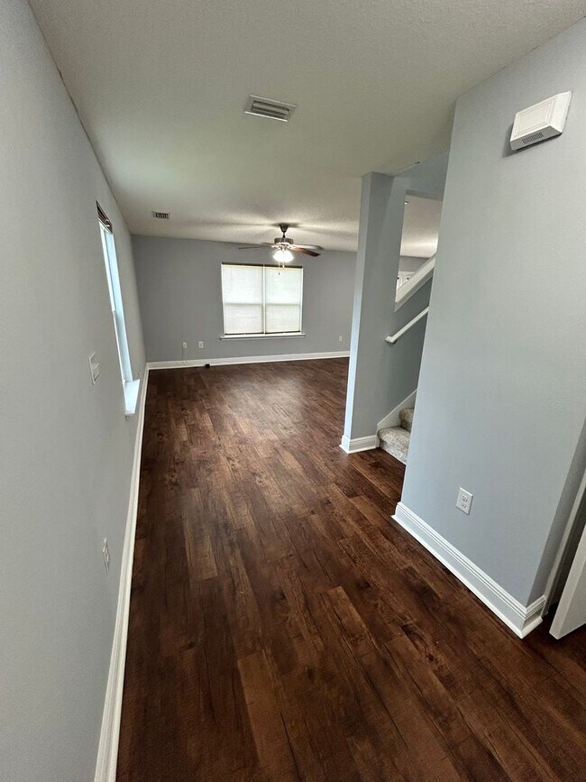 Foto del edificio - 7152 Riverbrooke St