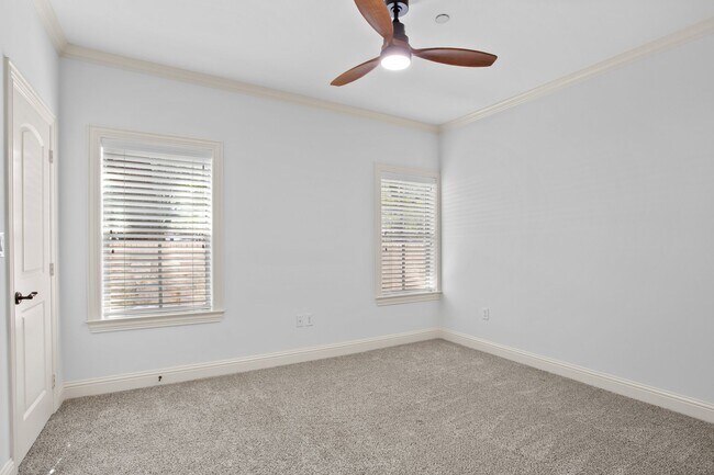 Building Photo - Luxury Highland Park Condo