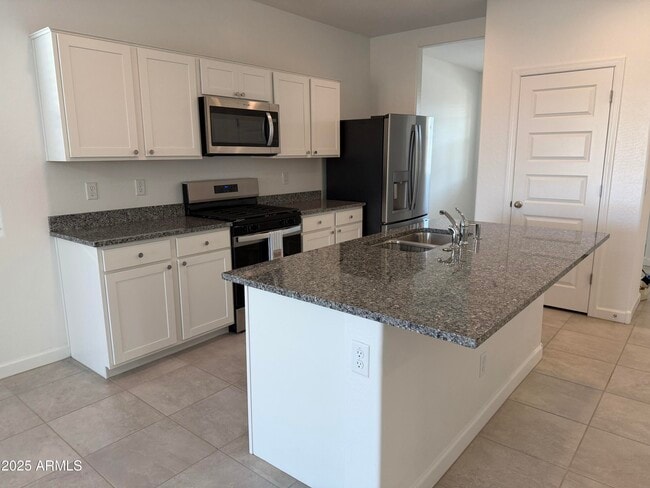 Foto del edificio - 40060 W Hillman Dr