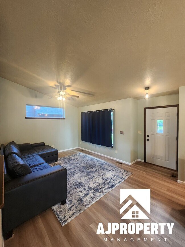 Foto del edificio - 4/1 Available near the new jefferson highs...