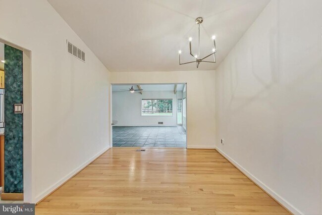 Building Photo - 8100 Hamilton Spring Rd