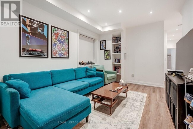 Building Photo - 1084 College St