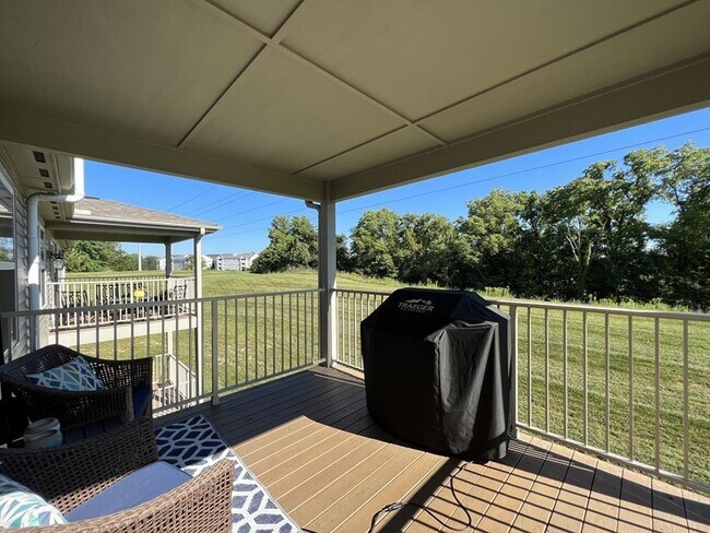 Building Photo - Immaculate Condo with Wooded Views & Commu...