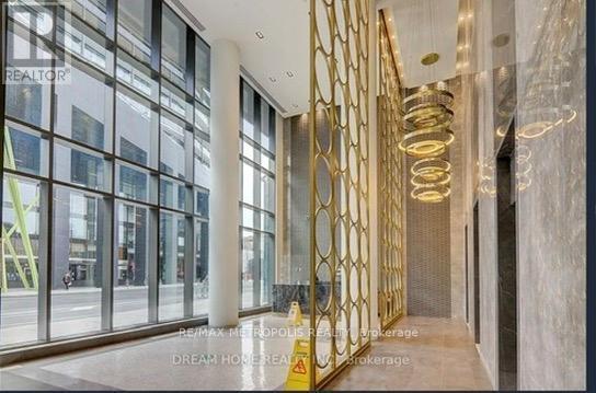 Building Photo - 330 Richmond St W