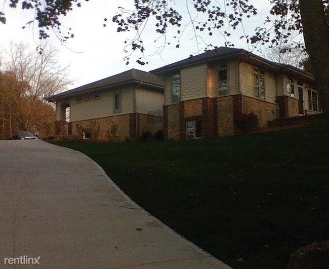 Building Photo - 3 br, 3 bath House - 351 Merrill Hills Road