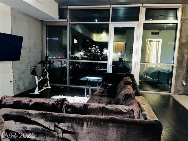 Foto del edificio - 353 E Bonneville Ave