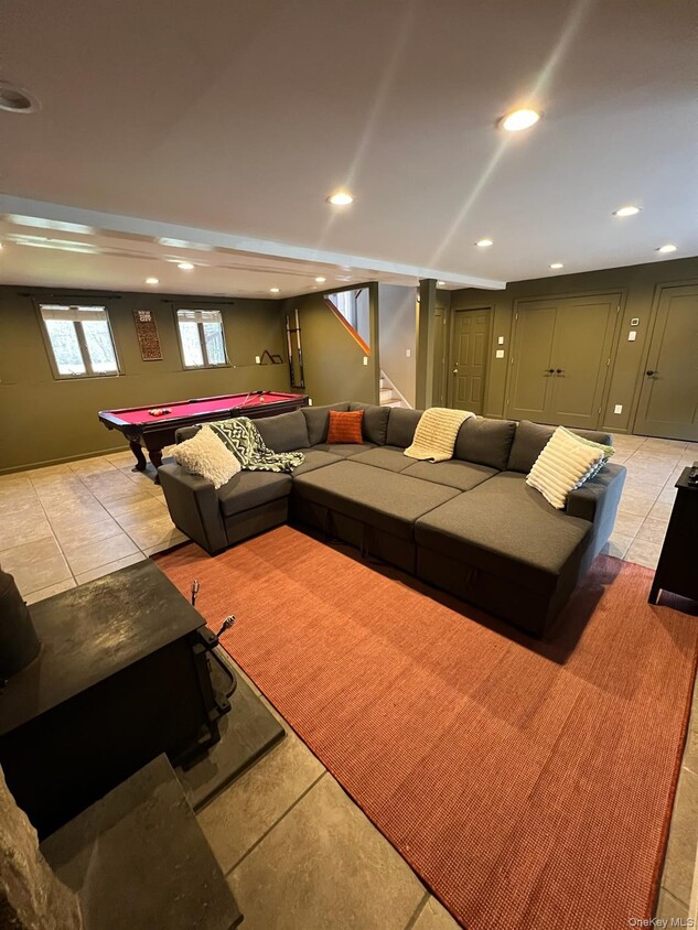 Building Photo - 25 Pinebrook Loop