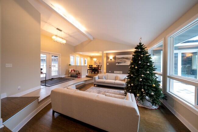 Building Photo - 9513 Briar Cir