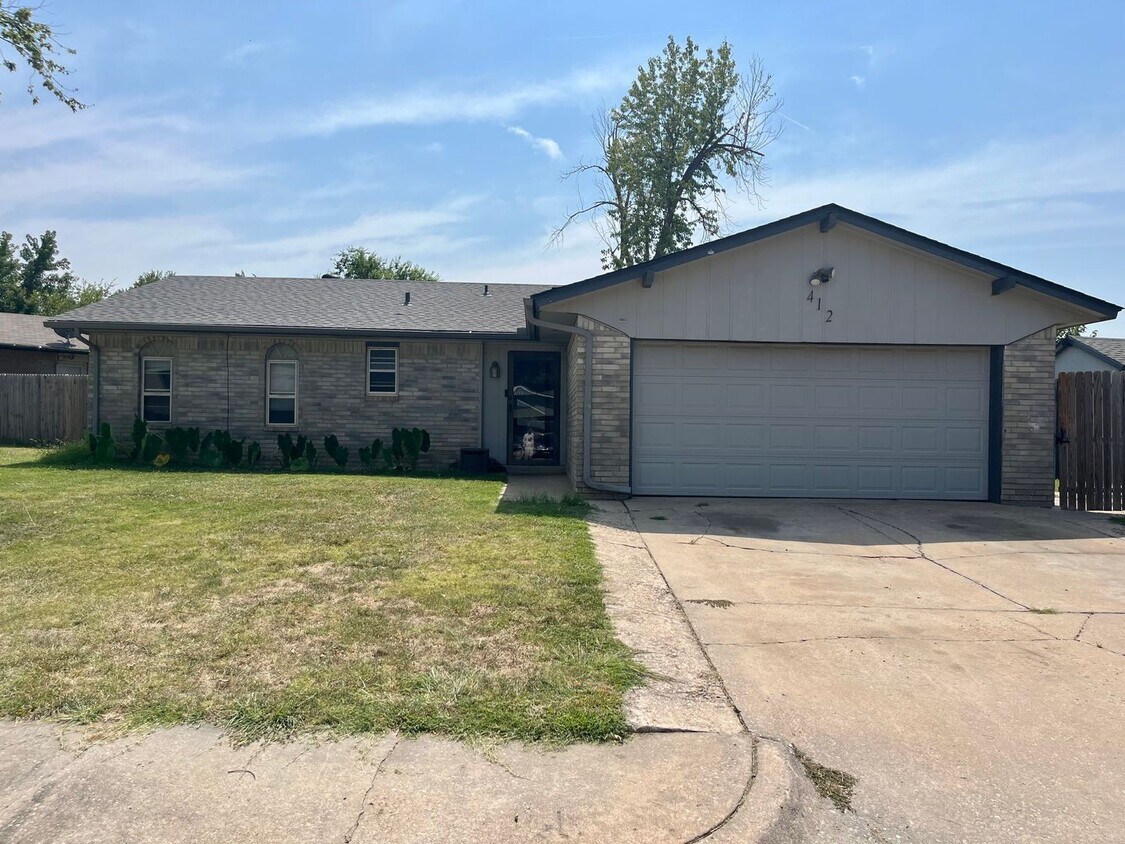Primary Photo - Charming 3 Bed 2 Bath!!