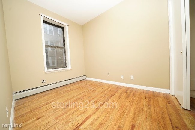 Building Photo - 3607 Steinway St