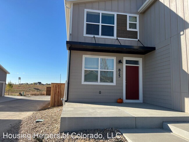 Building Photo - 2 br, 2.5 bath House - 825 Great Plains Av...