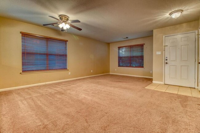 Foto del edificio - "Charming 4-Bedroom Home in Rosenberg, TX ...