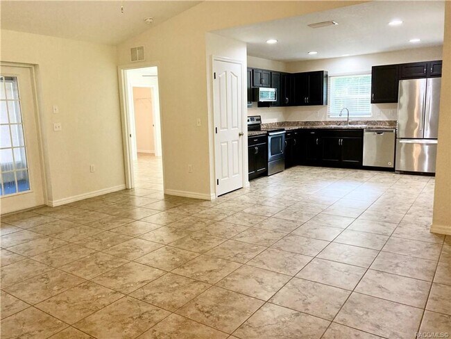Foto del edificio - Crystal Manor 2 bedroom, 2 bath, 1 car garage home!