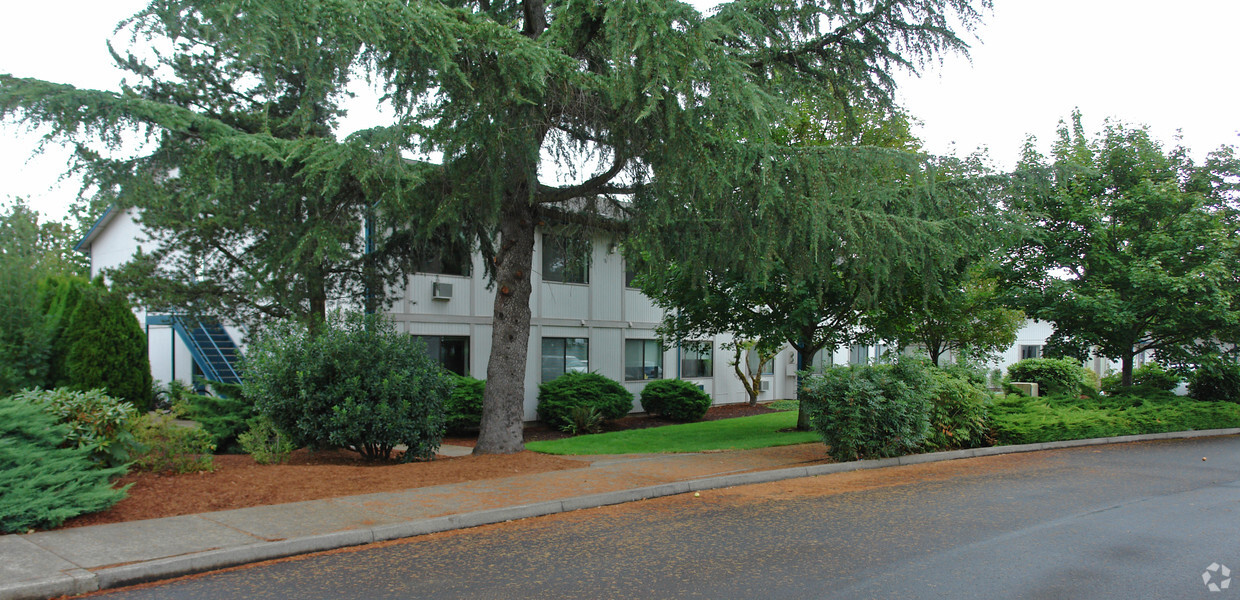 Building Photo - Englewood East Apartments