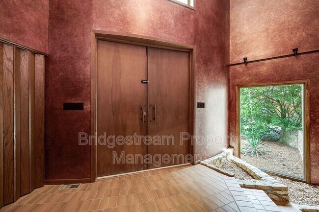 Foto del edificio - 1382 Hickoryview Ct