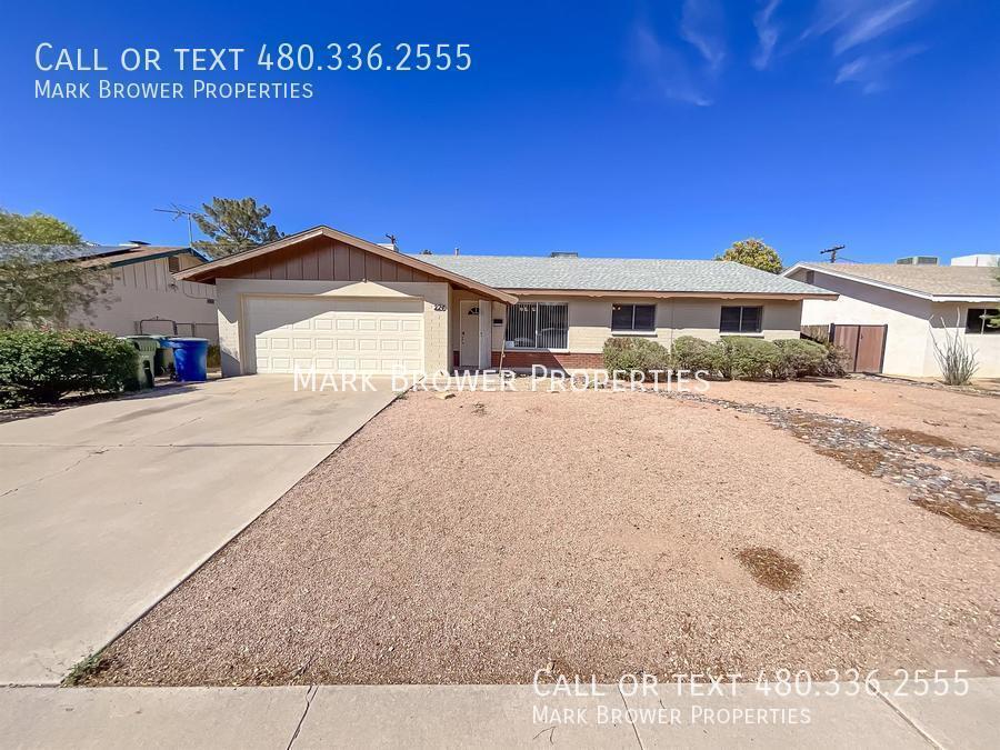 Primary Photo - 224 E Geneva Dr