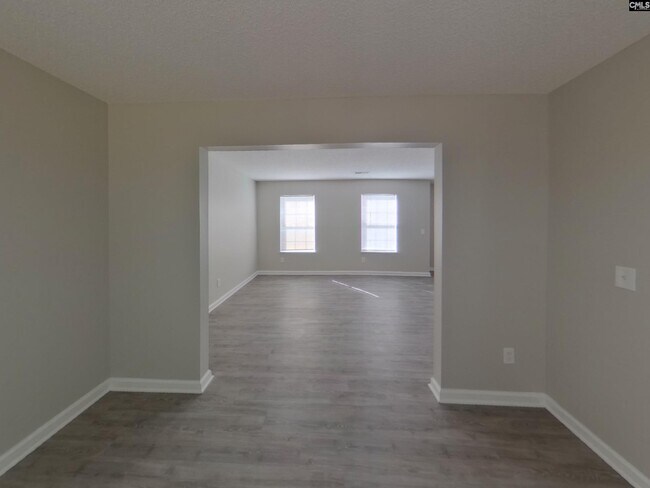 Building Photo - 204 Cottonwood Way