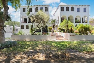 Building Photo - 437 Santander Ave