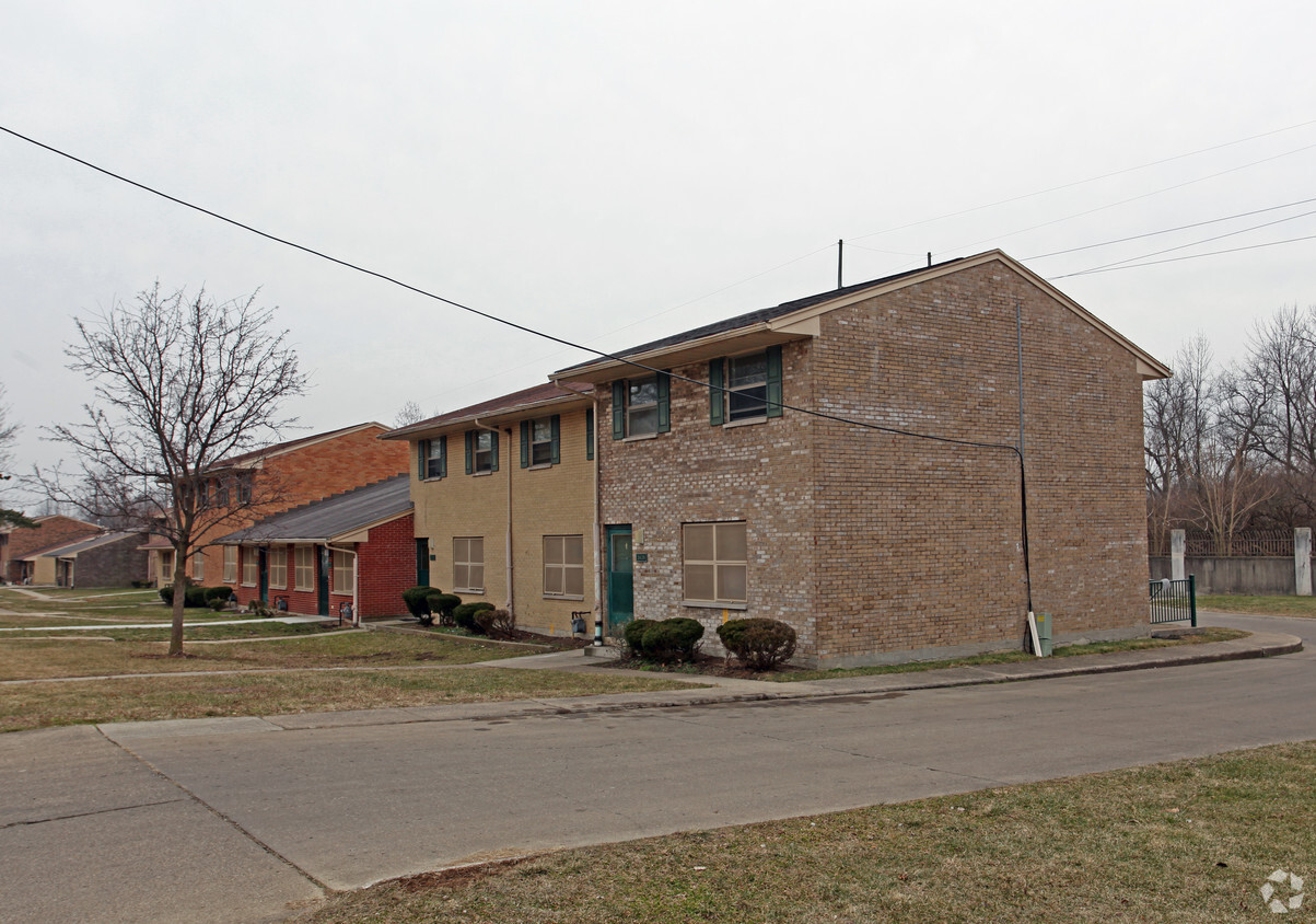 Foto principal - 3400-3426 W Riverview Ave