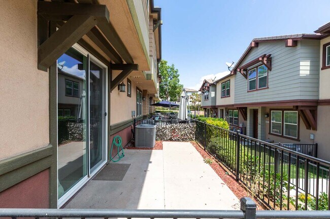 Foto del edificio - 3 Bed 2 Bath in the Eastlake Vistas