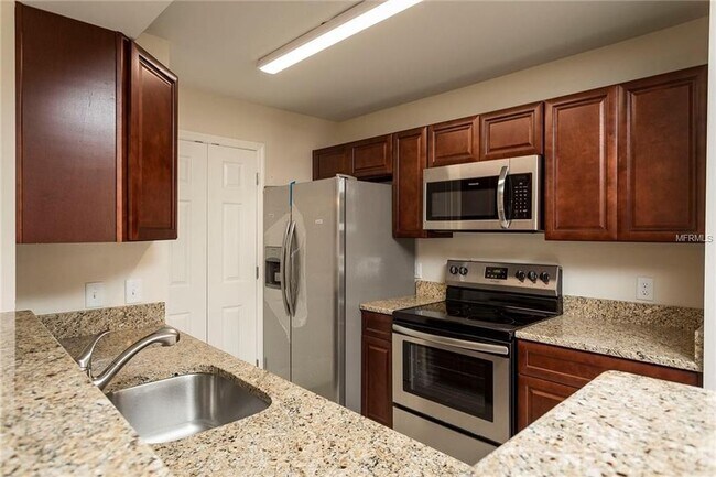 Building Photo - 5600 Devonbriar Way