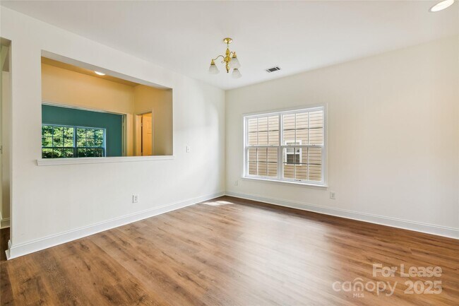 Foto del edificio - 15614 Normans Landing Dr