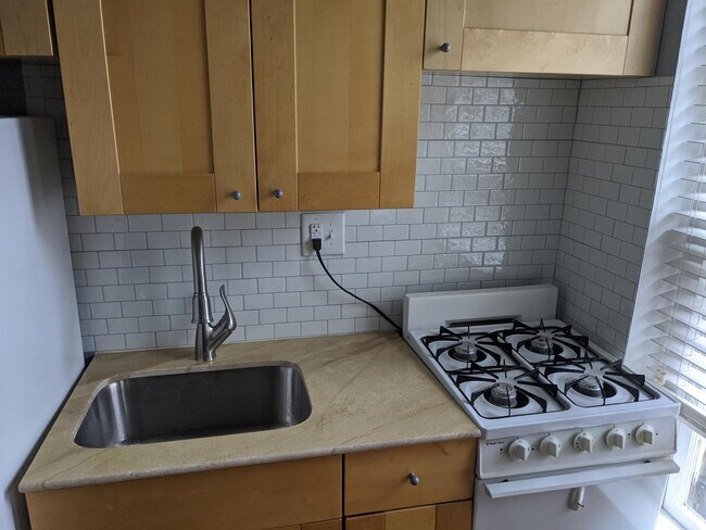 Foto del edificio - 115 E St