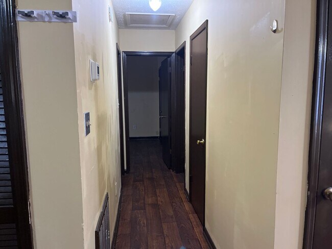 Building Photo - 2 Bed 2 Bath Duplex