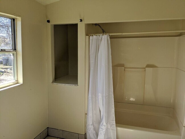 Foto del edificio - A wonderful large and convenient home for rent