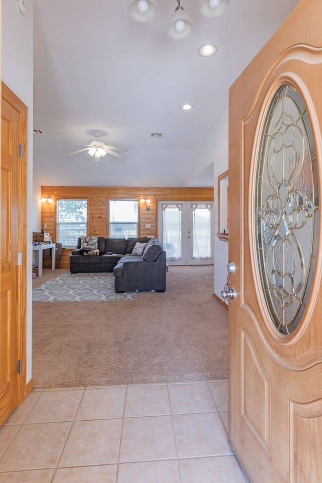 Foto del edificio - Beautiful 3 Bed 2 Bath Home