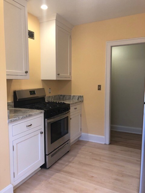 Foto del edificio - 4428 N Oakland Ave