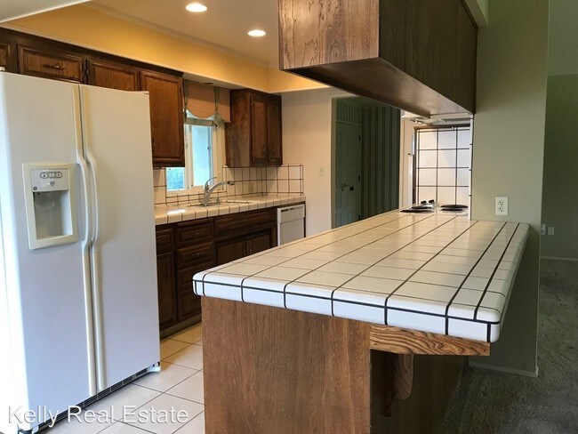 Building Photo - 3 br, 2 bath House - 300 Bermuda