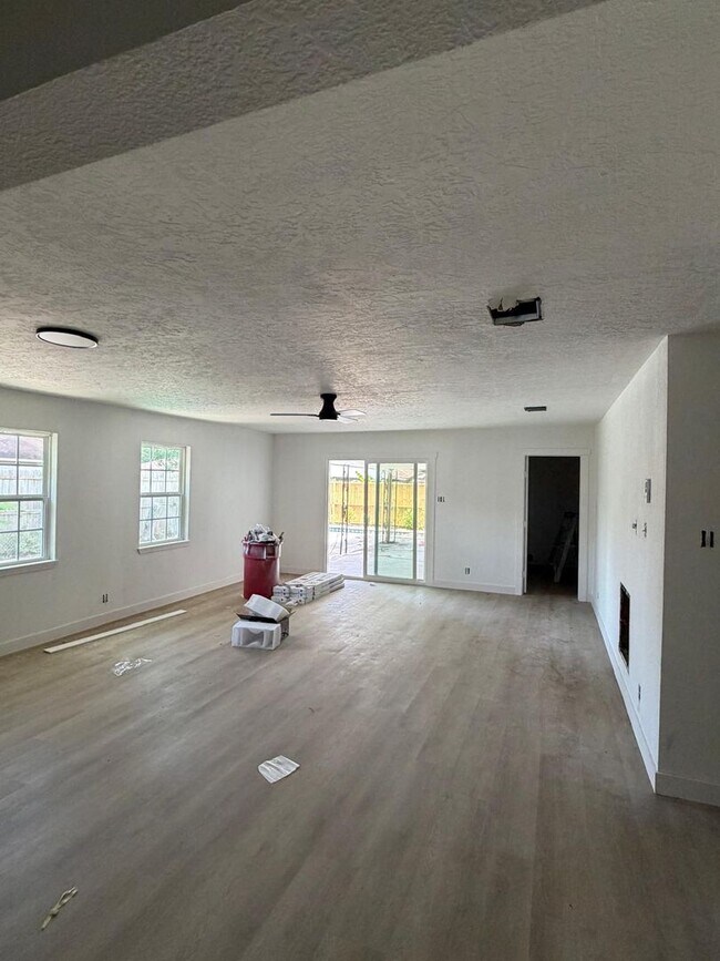 Foto del edificio - BEAUTIFUL HOME IN ROSENBERG. MOVE IN READY!.