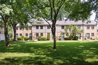 Building Photo - 125 Chartwell Ct