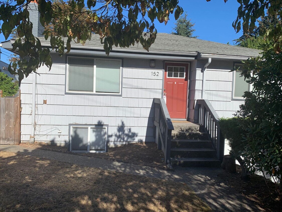 Primary Photo - Short Term lease 3 Bedroom 2 Bathroom Home...