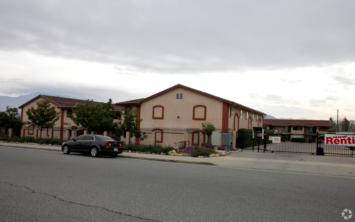 Building Photo - Towne Apartments